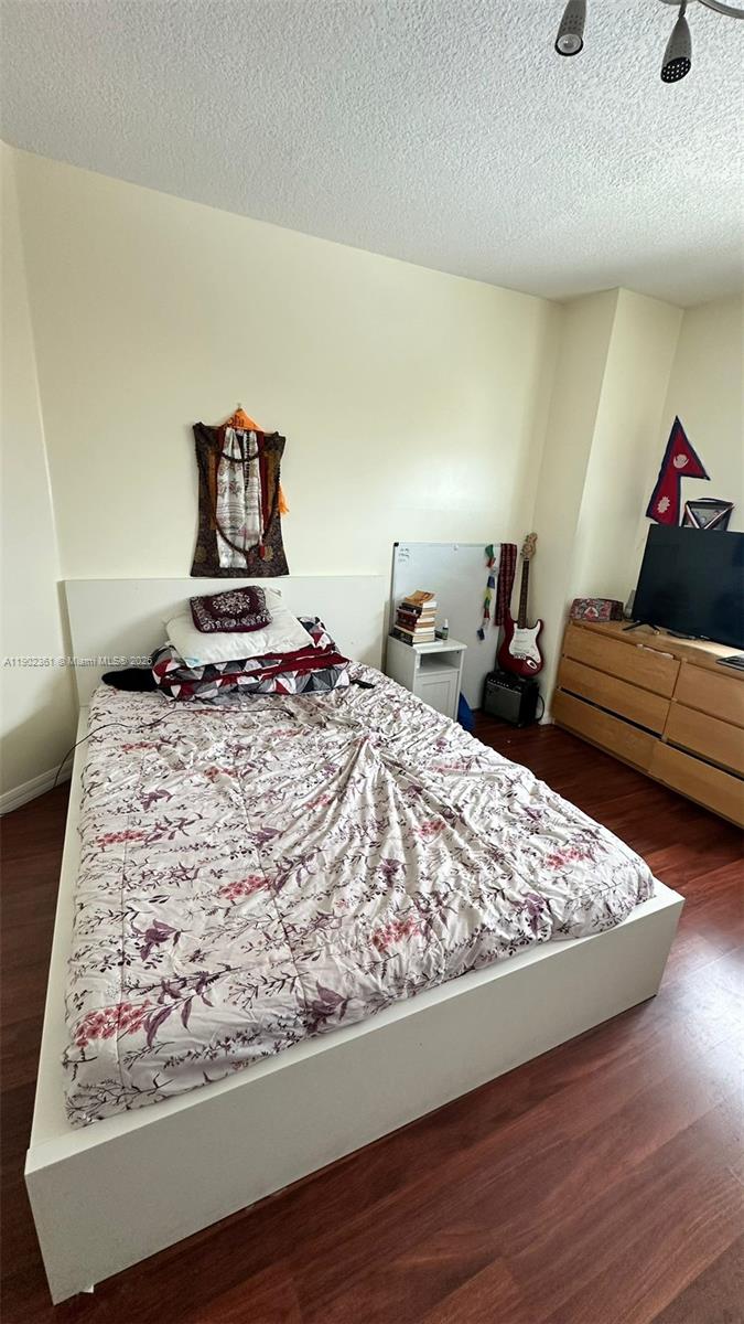 1800 BISCAYNE PLAZA CONDO - Residential