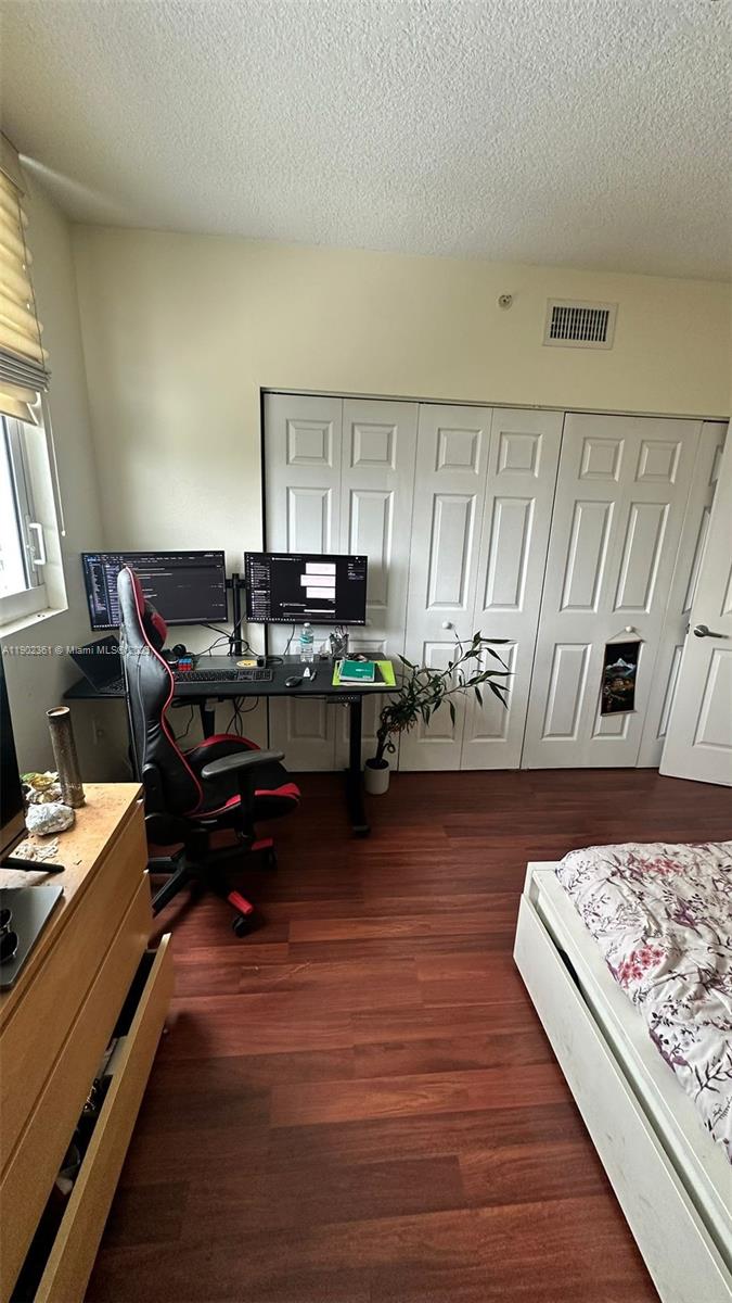 1800 BISCAYNE PLAZA CONDO - Residential