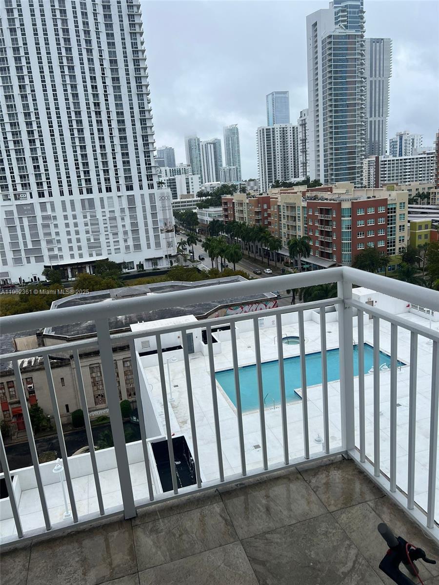 1800 BISCAYNE PLAZA CONDO - Residential