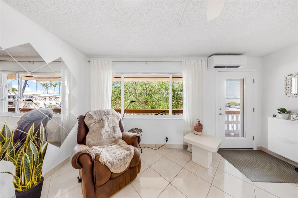 Photo of 1015 SW 11th Ave #15K, Hallandale Beach, FL 33009 (MLS # A11995283)