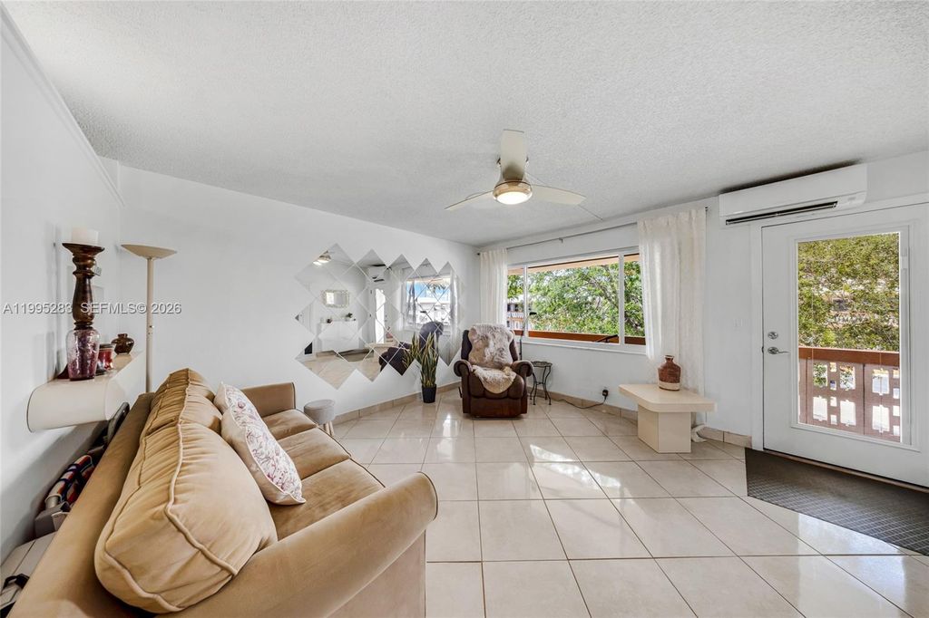 Photo of 1015 SW 11th Ave #15K, Hallandale Beach, FL 33009 (MLS # A11995283)