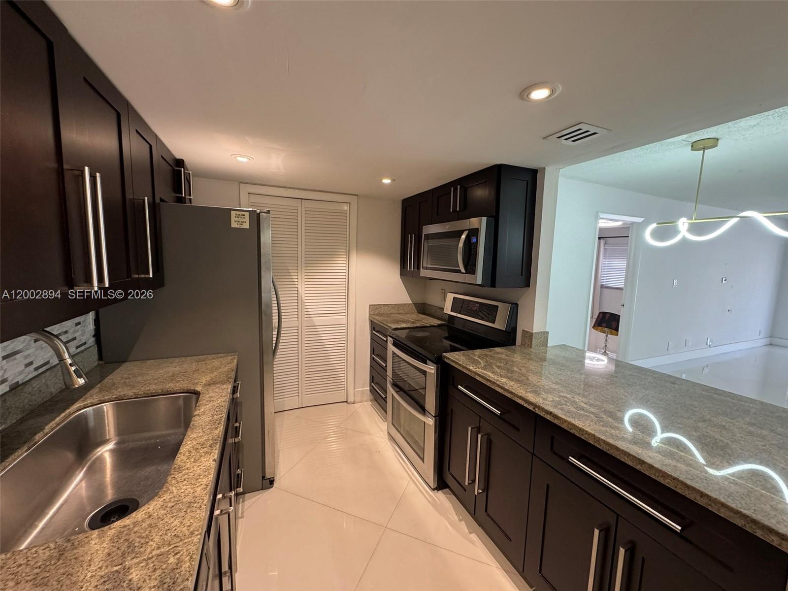 BUILDING TEN OF RACQUET C - Residential