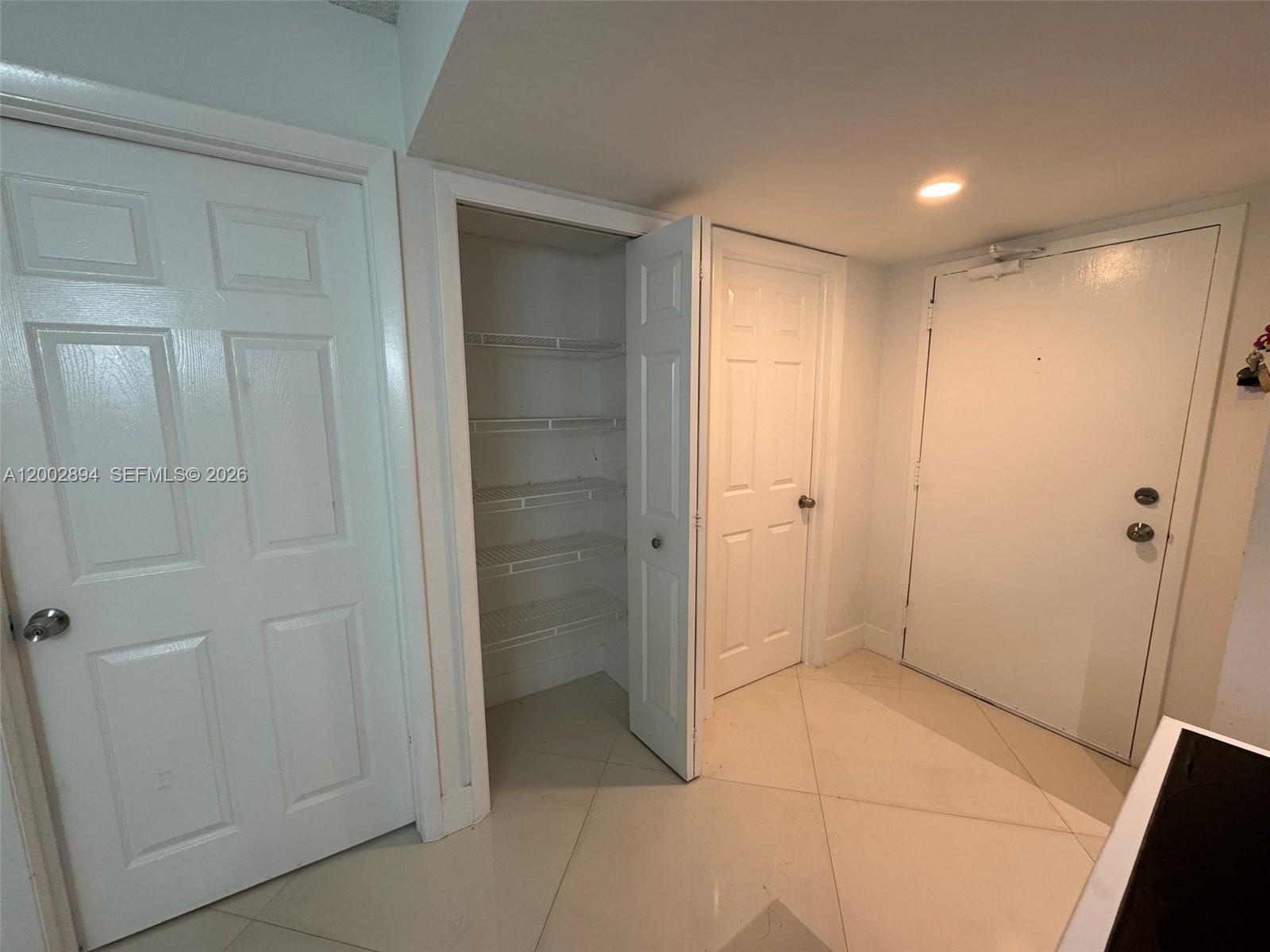 BUILDING TEN OF RACQUET C - Residential