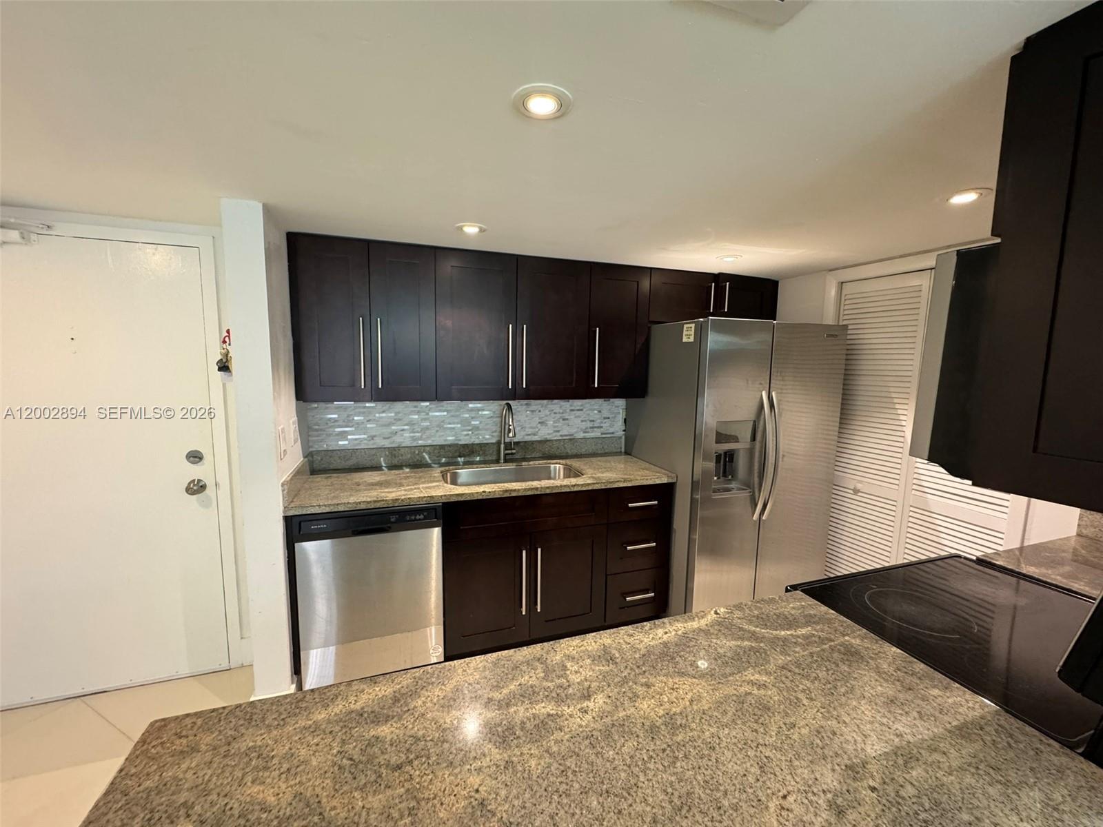 BUILDING TEN OF RACQUET C - Residential