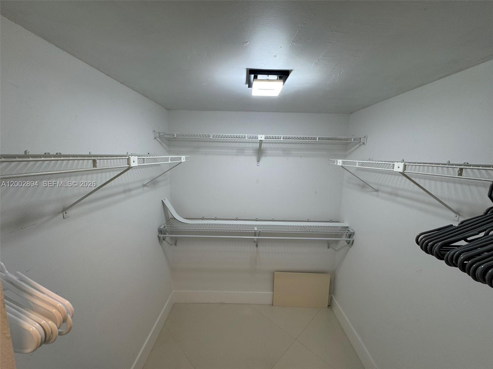 BUILDING TEN OF RACQUET C - Residential