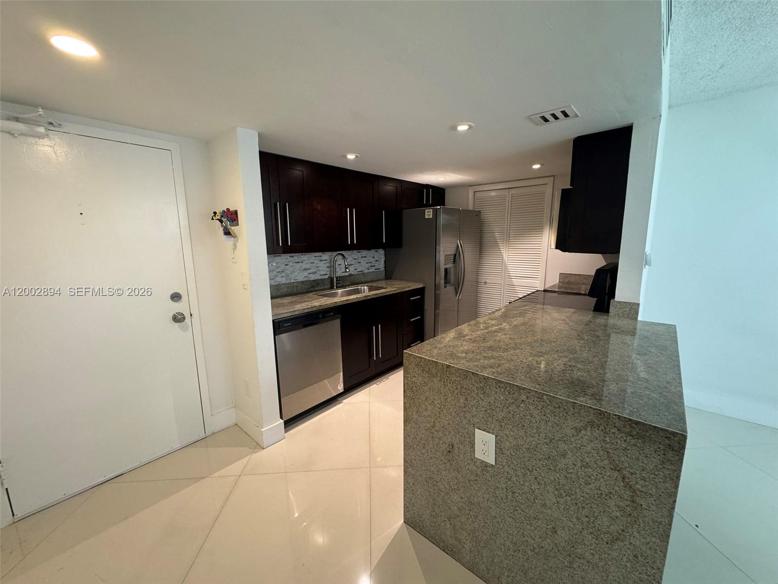 BUILDING TEN OF RACQUET C - Residential