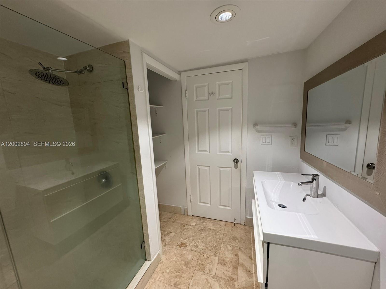 BUILDING TEN OF RACQUET C - Residential