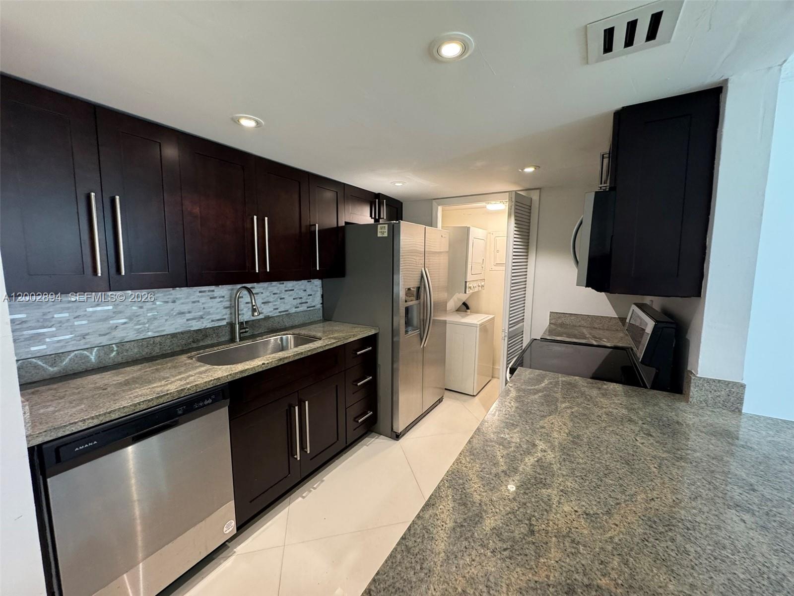 BUILDING TEN OF RACQUET C - Residential