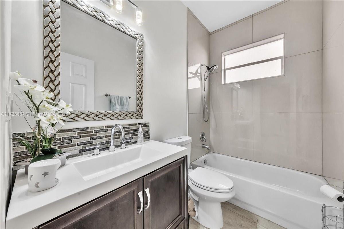 COLONY COURT - Residential