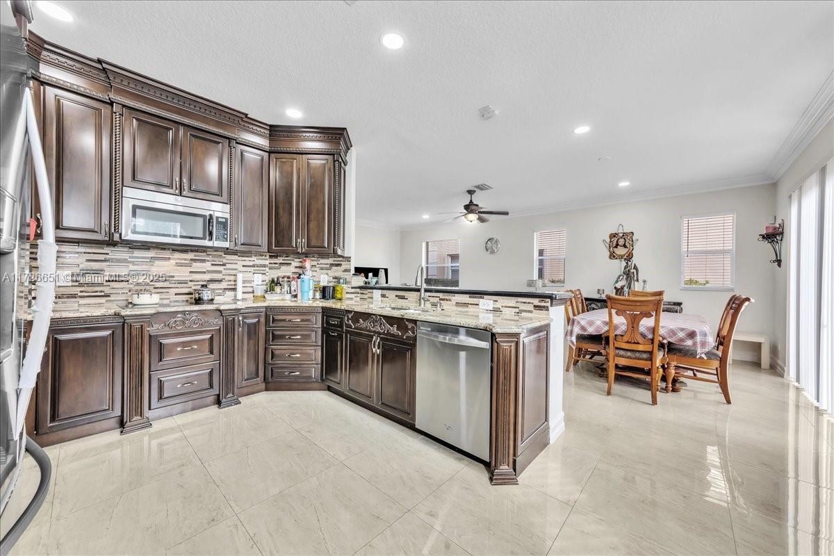 COLONY COURT - Residential