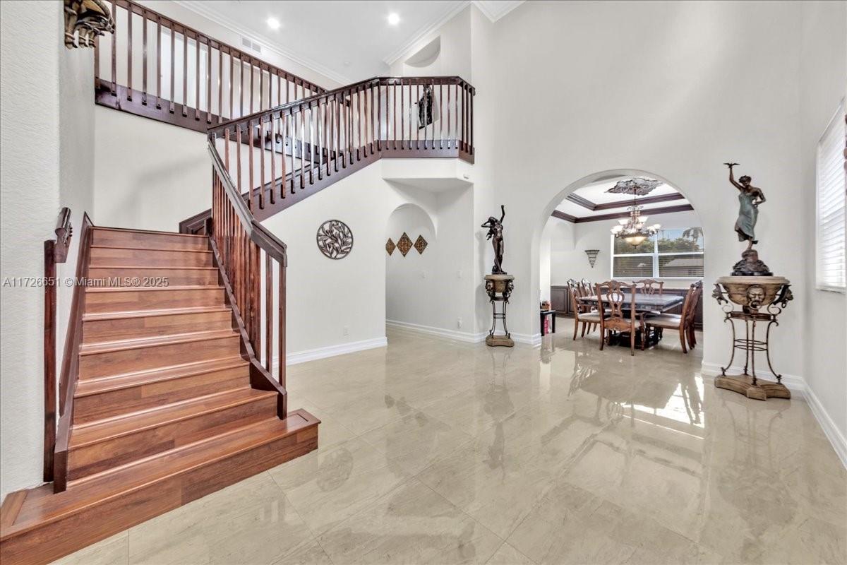 COLONY COURT - Residential