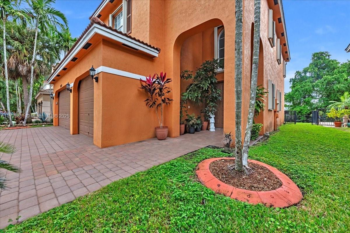 COLONY COURT - Residential