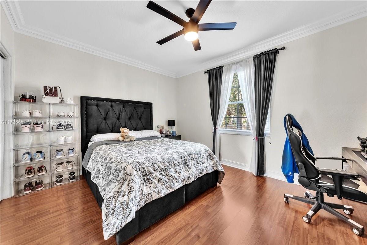 COLONY COURT - Residential