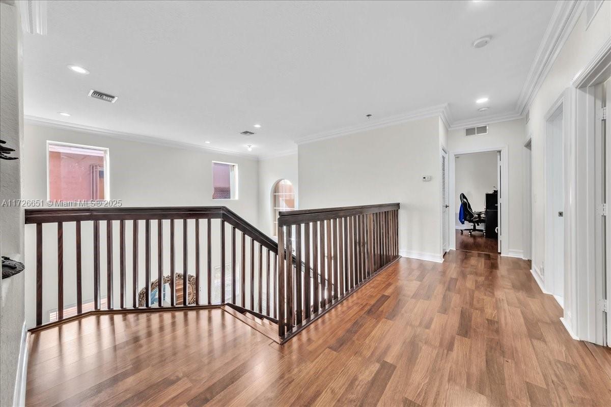 COLONY COURT - Residential