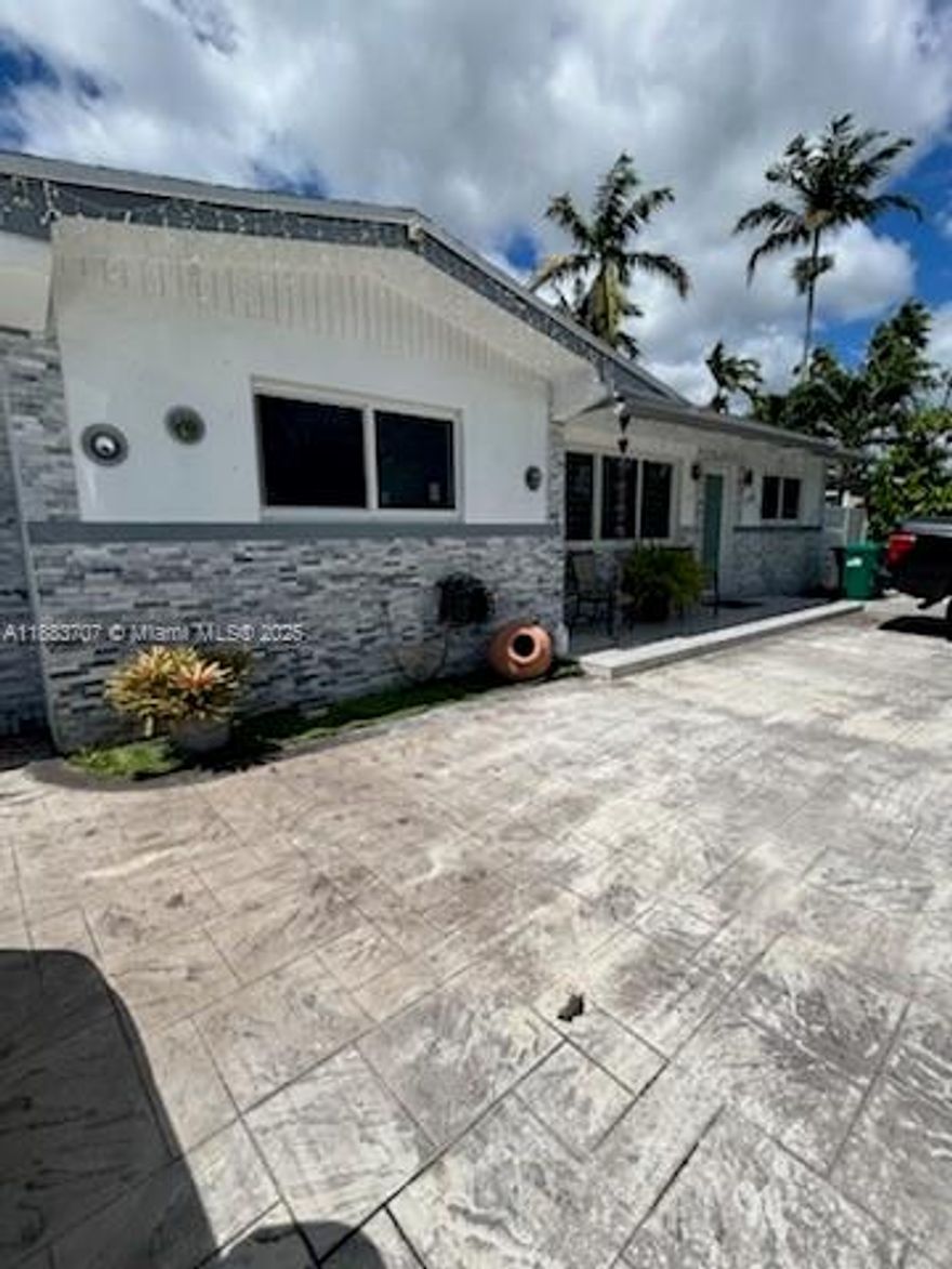 Move-in ready 4/4  Single family home, No HOA, just minutes from the Turnpike, roof 2022, AC 2022