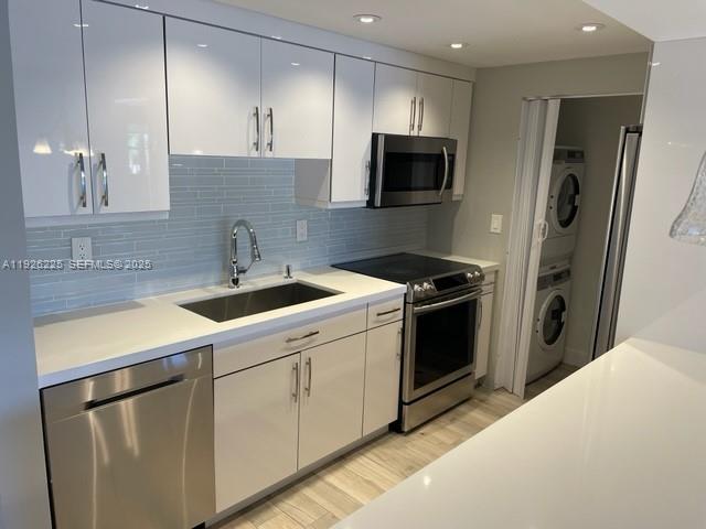 BUILDING TEN OF RACQUET C - Residential Lease