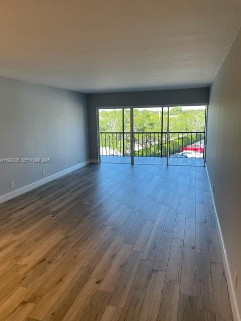 BUILDING TEN OF RACQUET C - Residential Lease