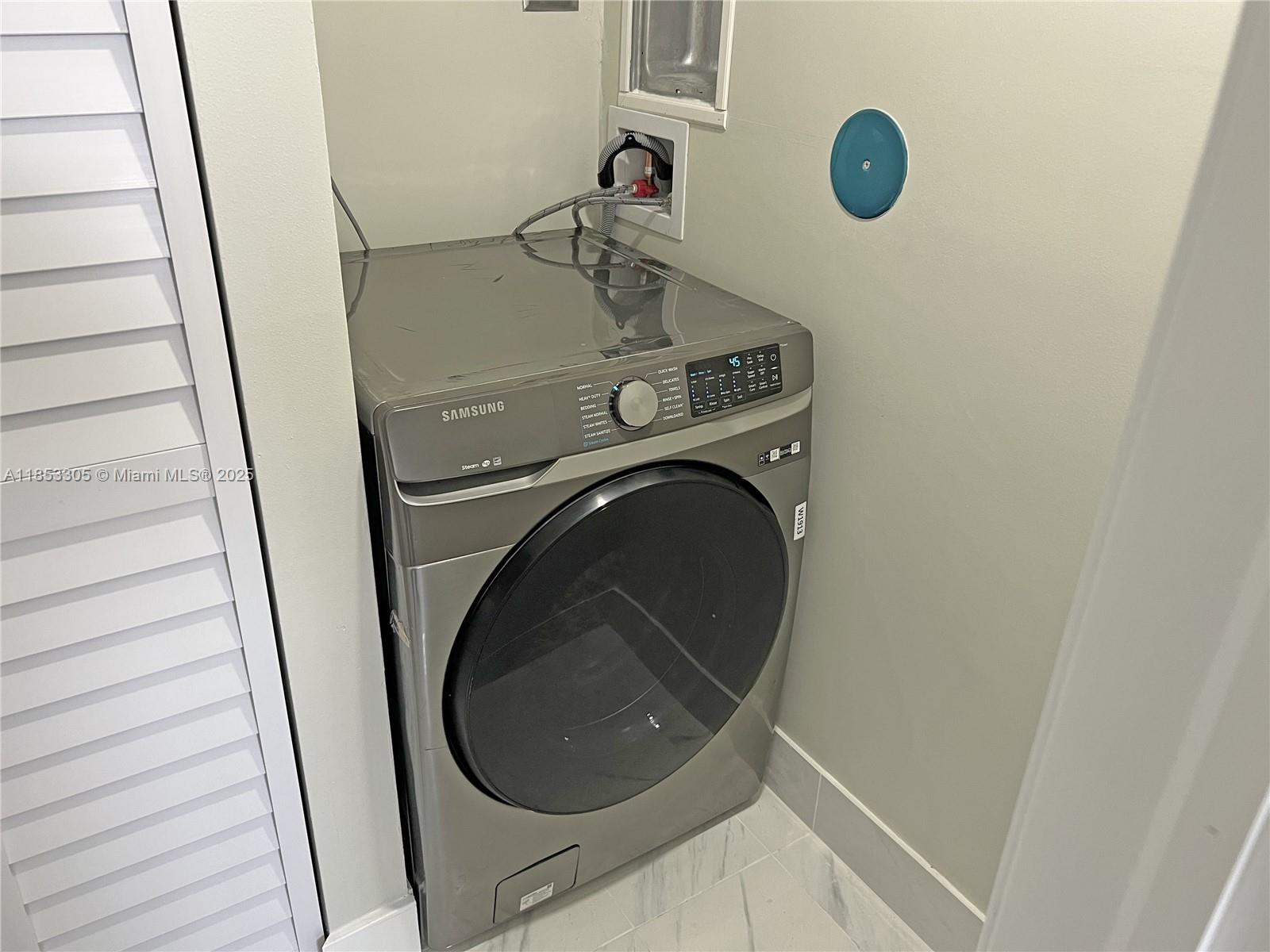 VILLA VENEZIA CONDO PH VI - Residential