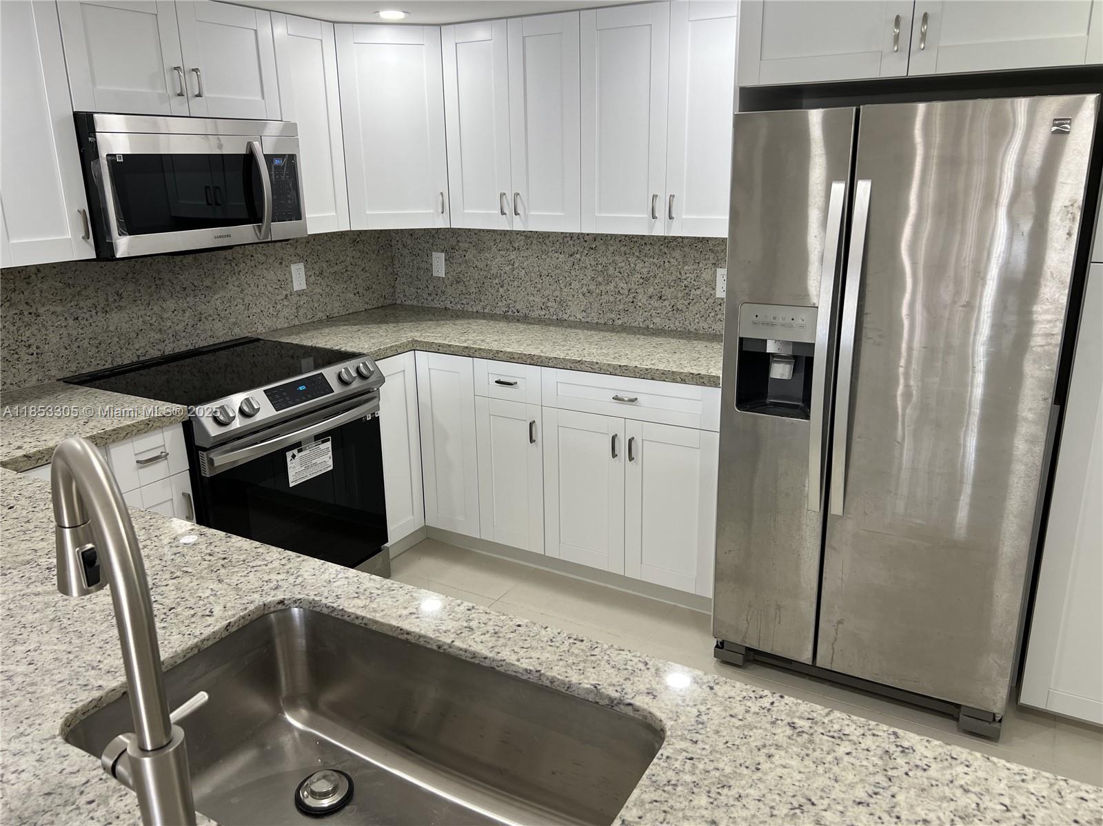 VILLA VENEZIA CONDO PH VI - Residential