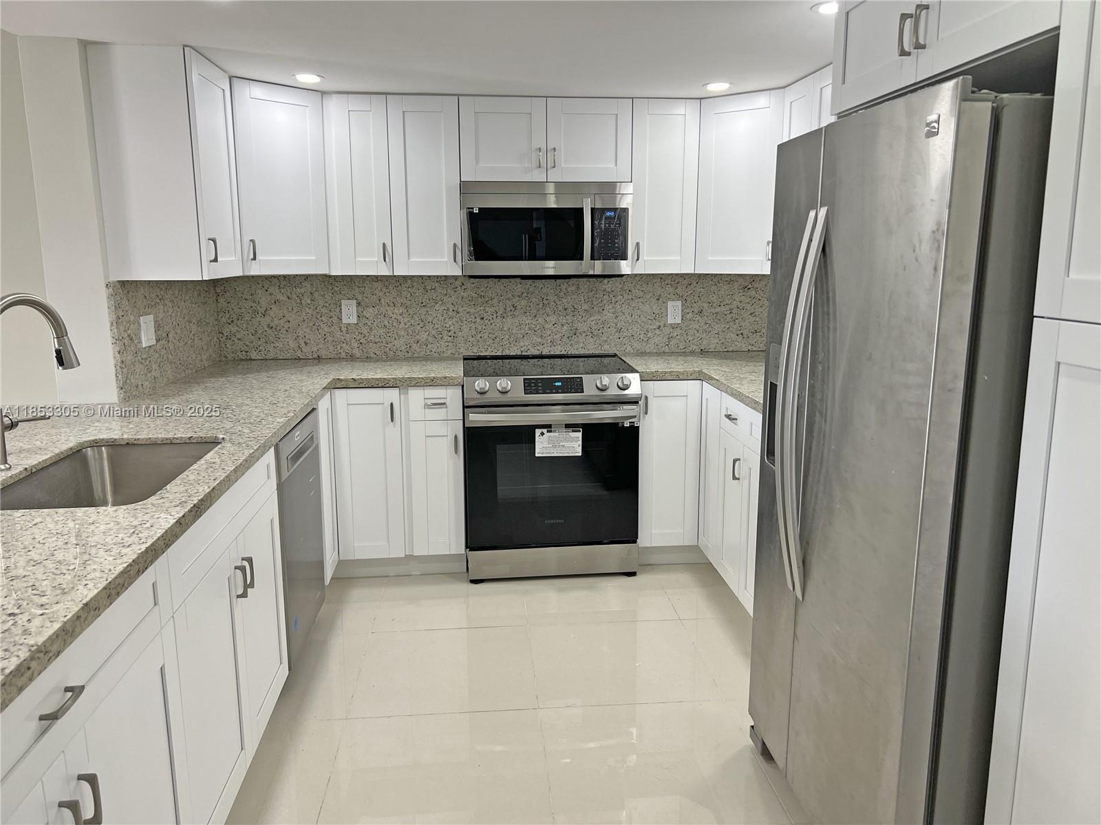 VILLA VENEZIA CONDO PH VI - Residential