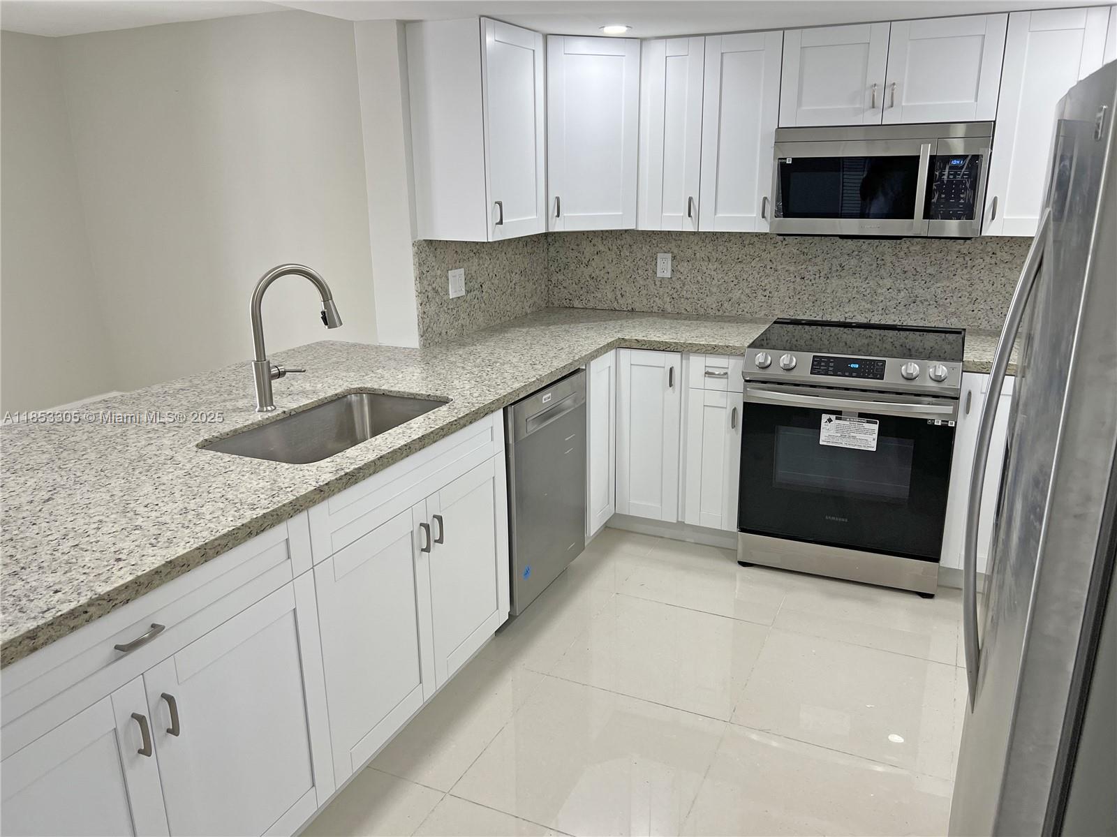 VILLA VENEZIA CONDO PH VI - Residential