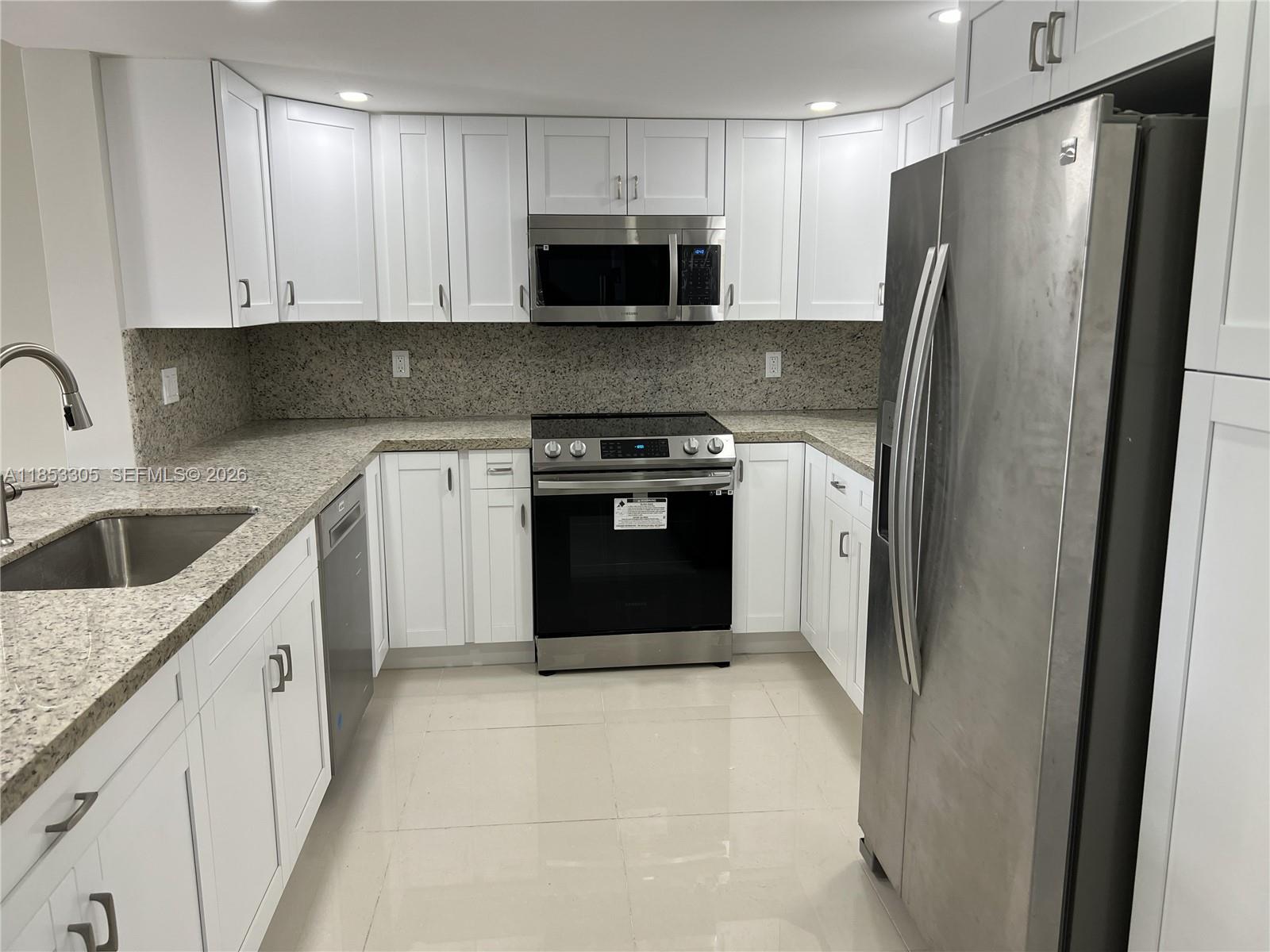 VILLA VENEZIA CONDO PH VI - Residential