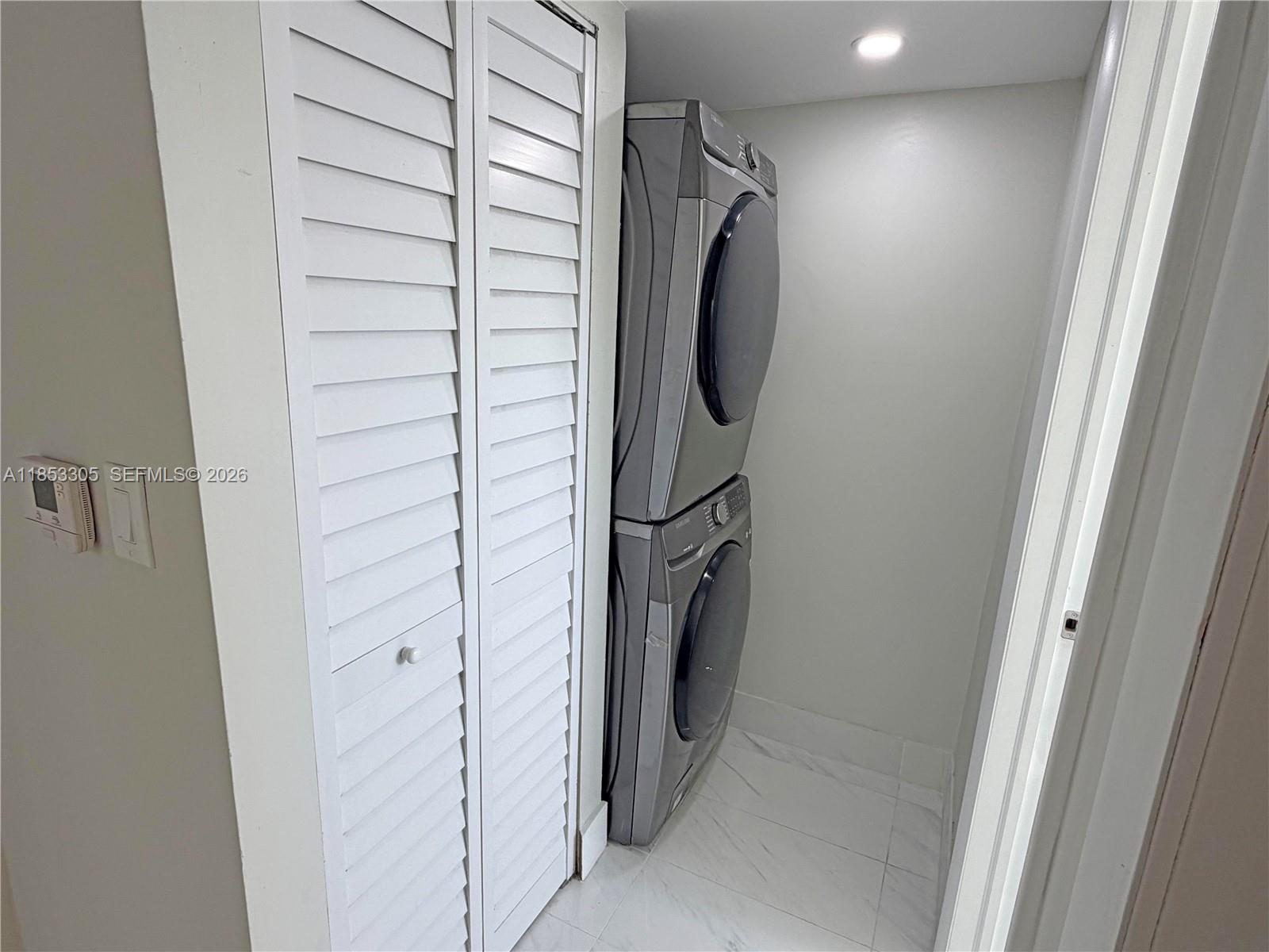 VILLA VENEZIA CONDO PH VI - Residential