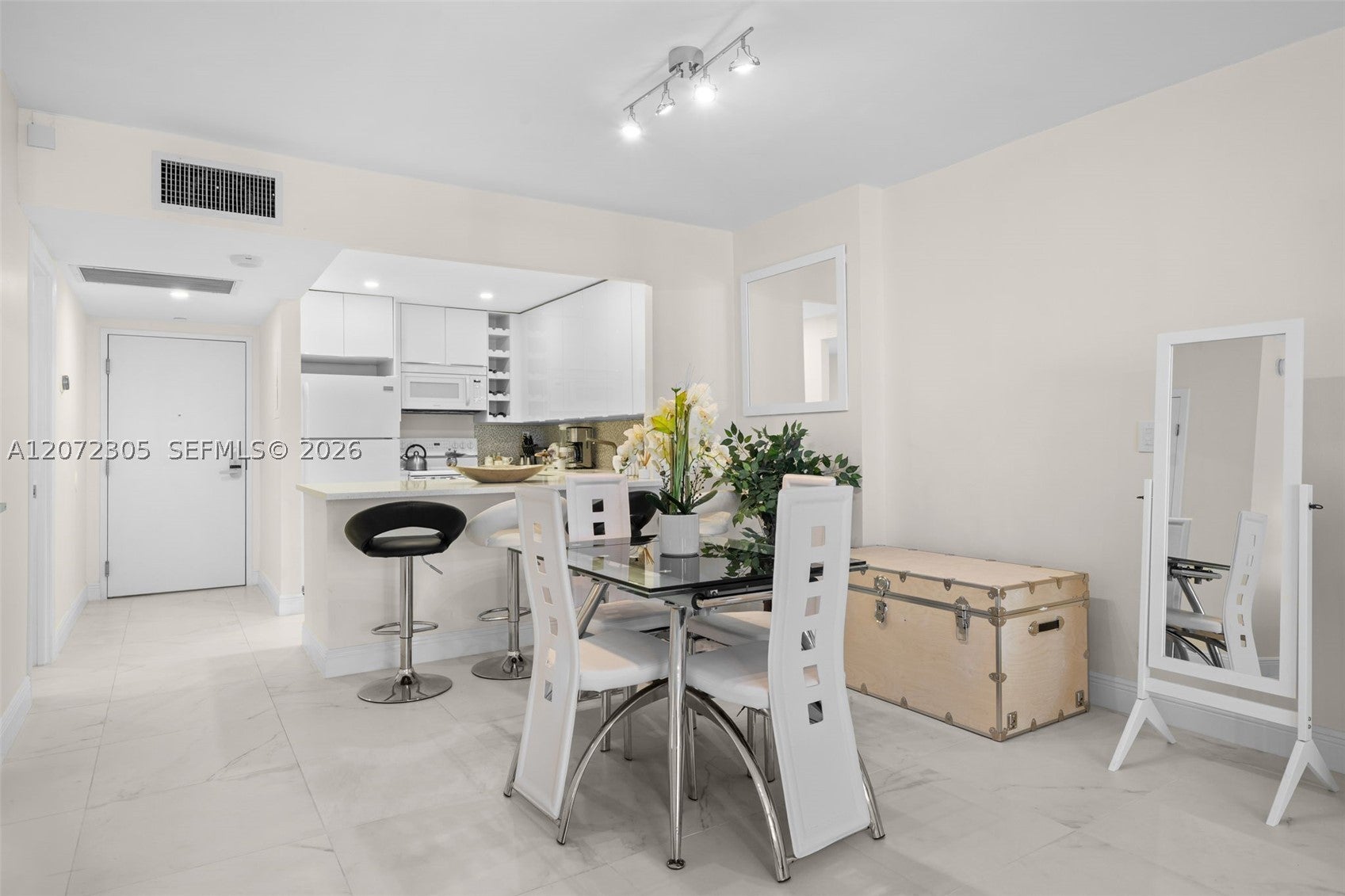 2301 Collins Ave 1014
