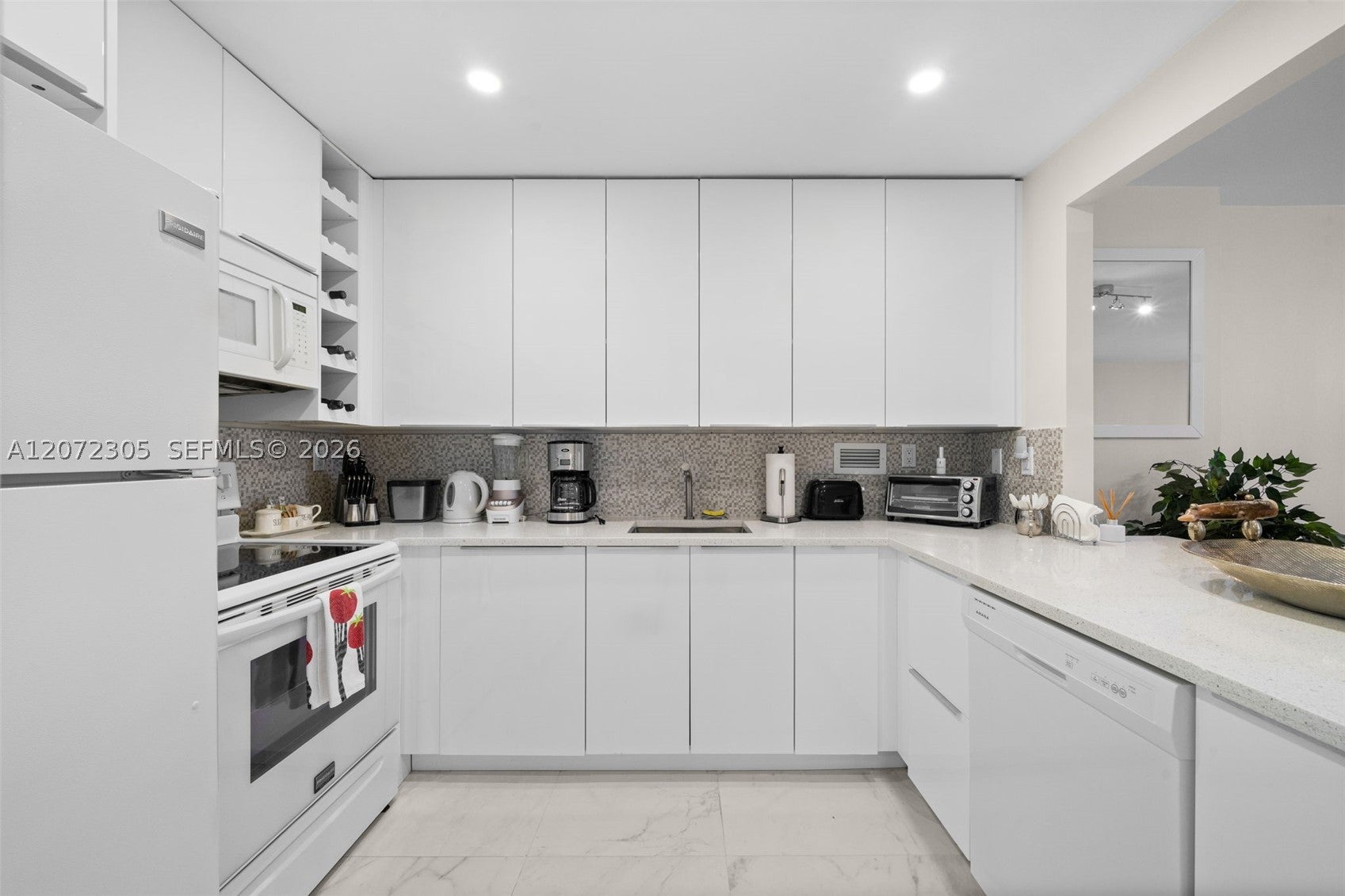 2301 Collins Ave 1014