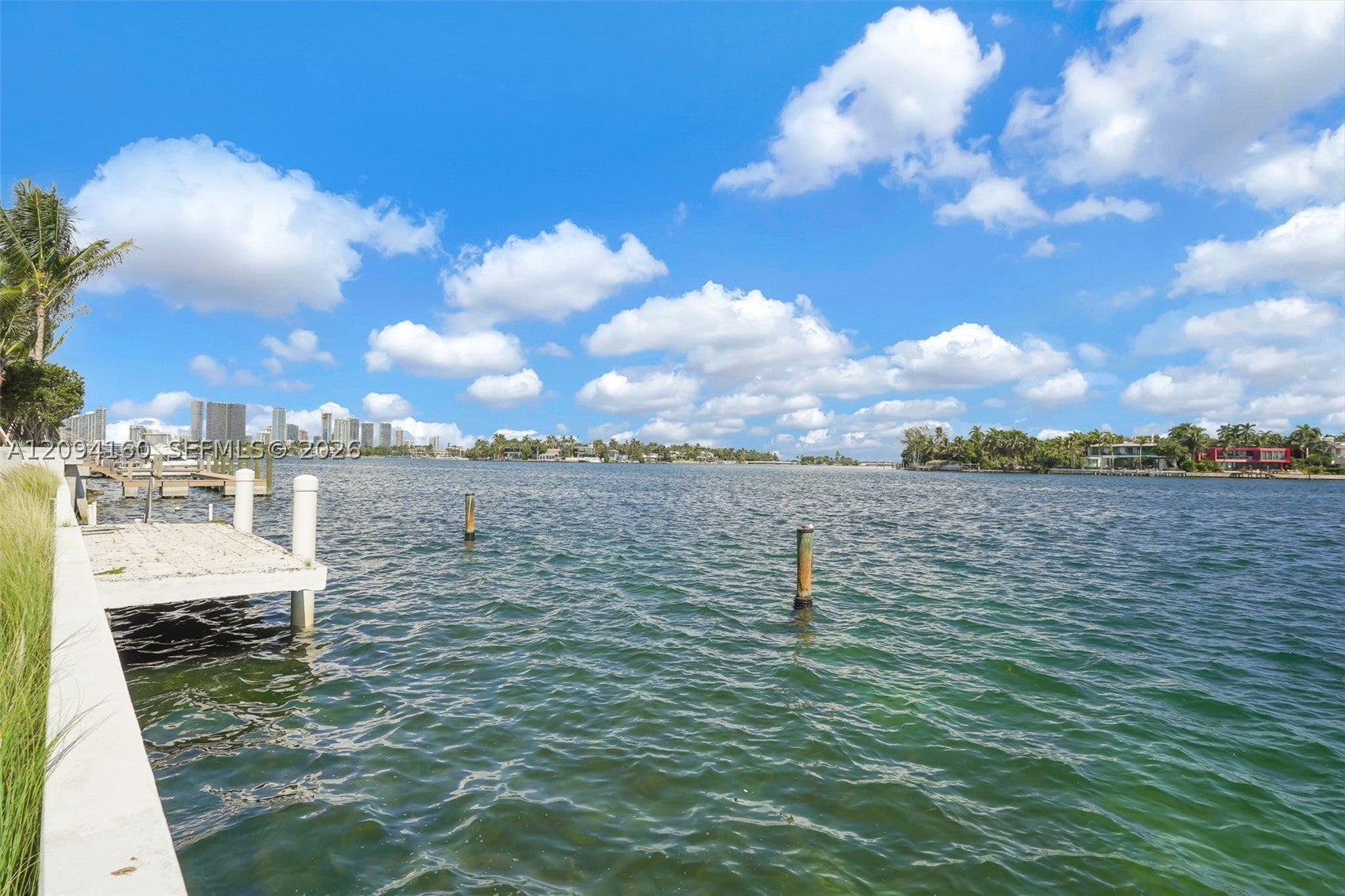 205 N Hibiscus Dr