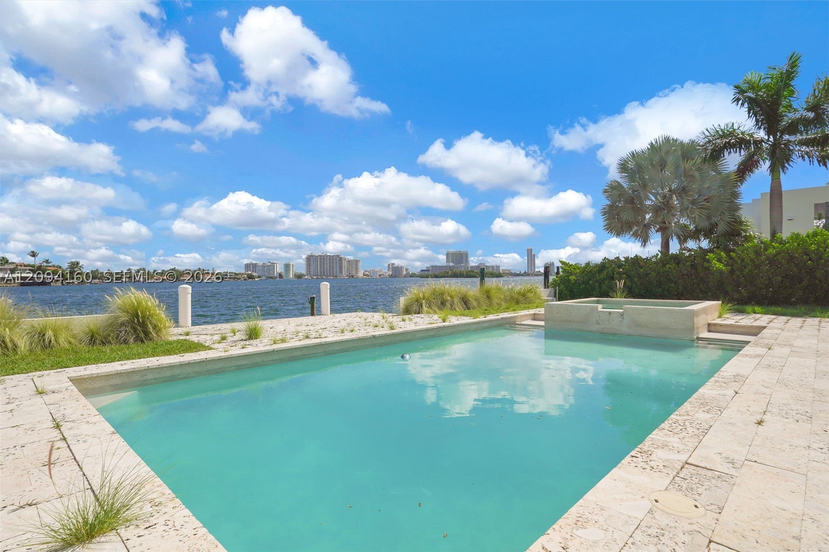 205 N Hibiscus Dr