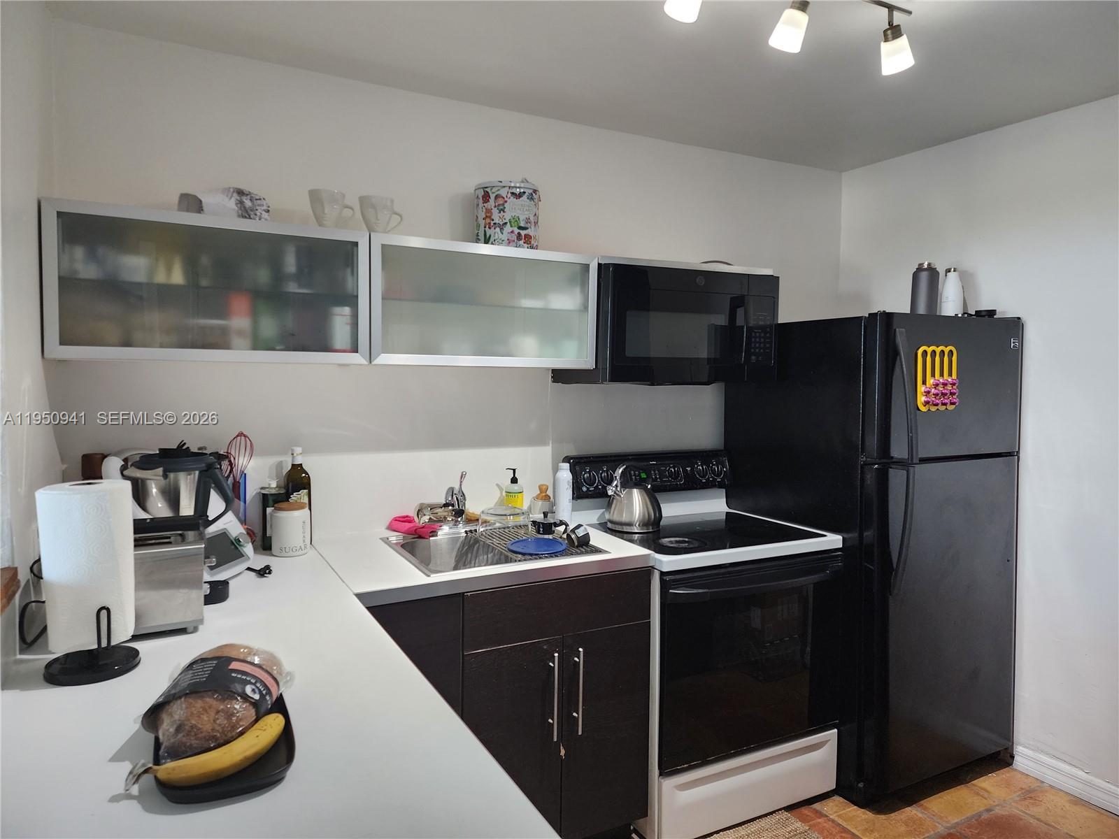 BAYVIEW TERR CONDO - Residential