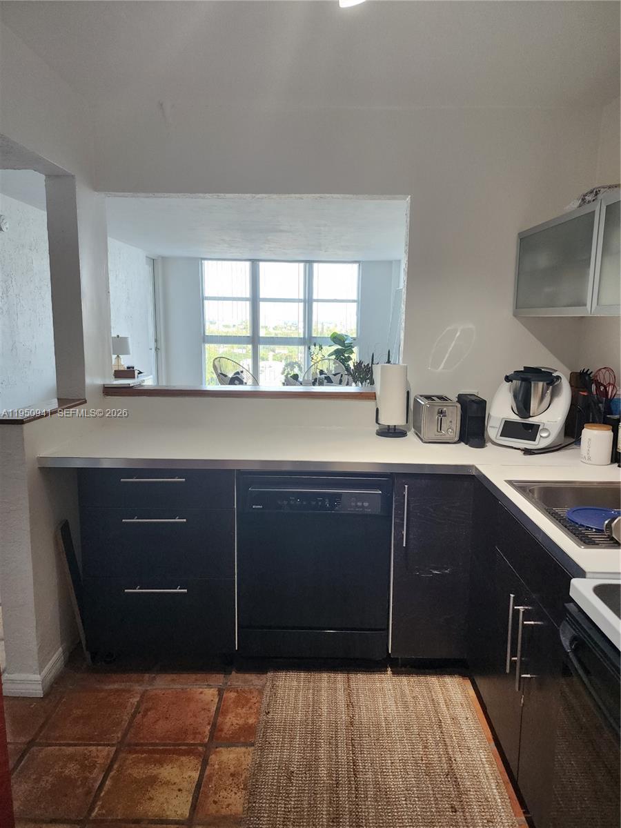 BAYVIEW TERR CONDO - Residential