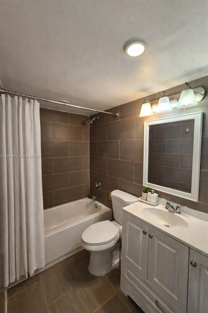 BAYVIEW TERR CONDO - Residential