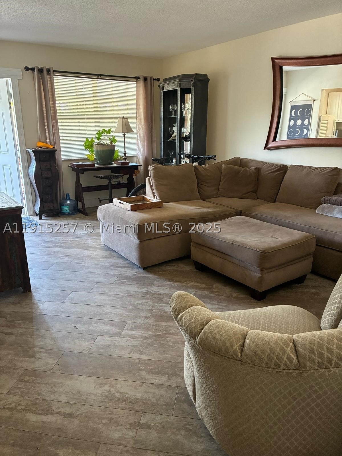 2050 NE 39th St 311 NORTH