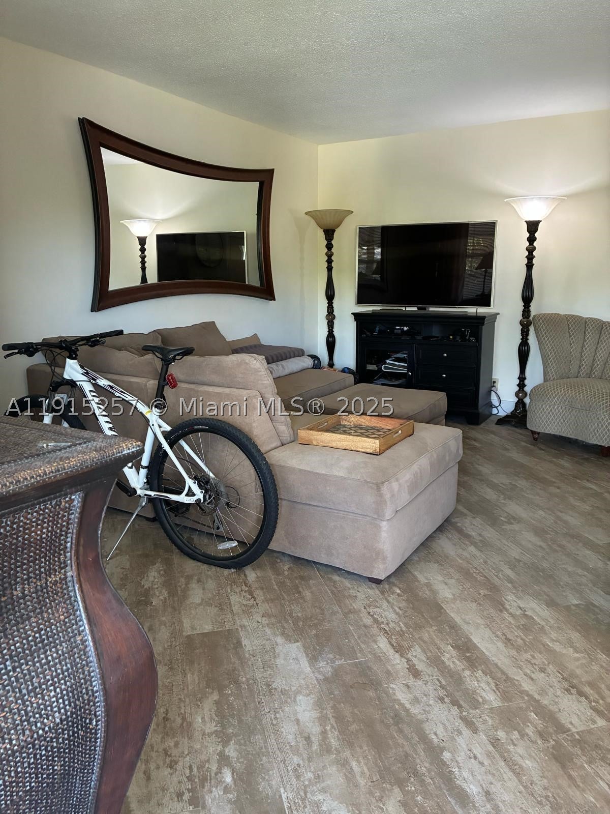 2050 NE 39th St 311 NORTH