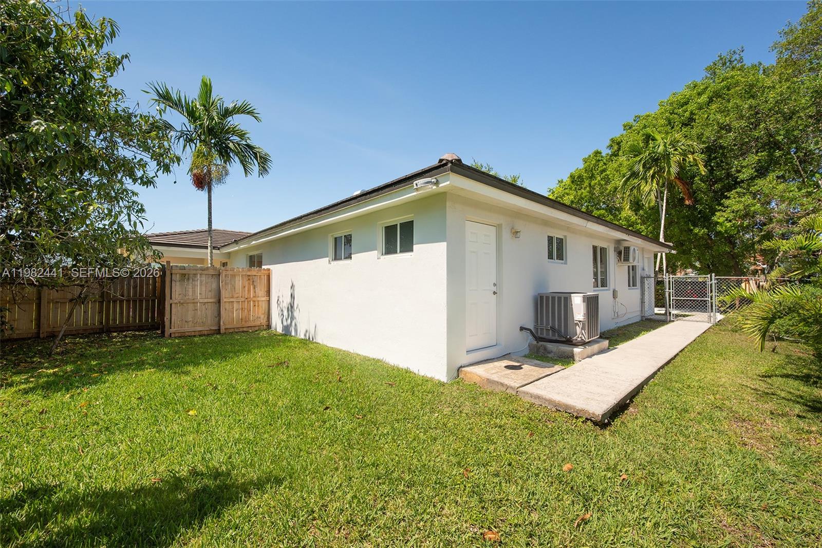 CORAL PINES - Residential