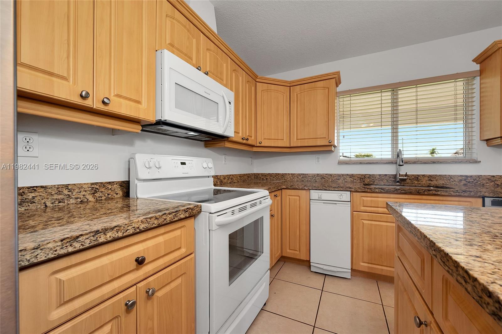 CORAL PINES - Residential