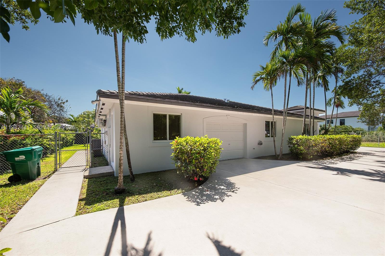 CORAL PINES - Residential
