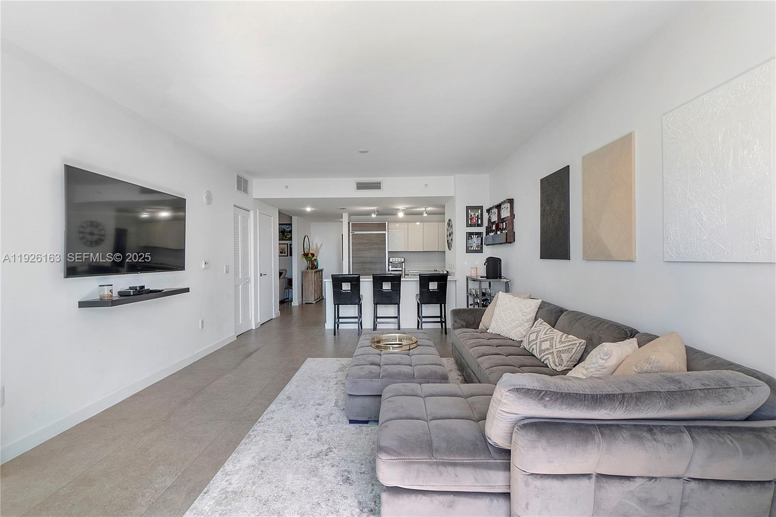 1100 MILLECENTO RESIDENCE - Residential