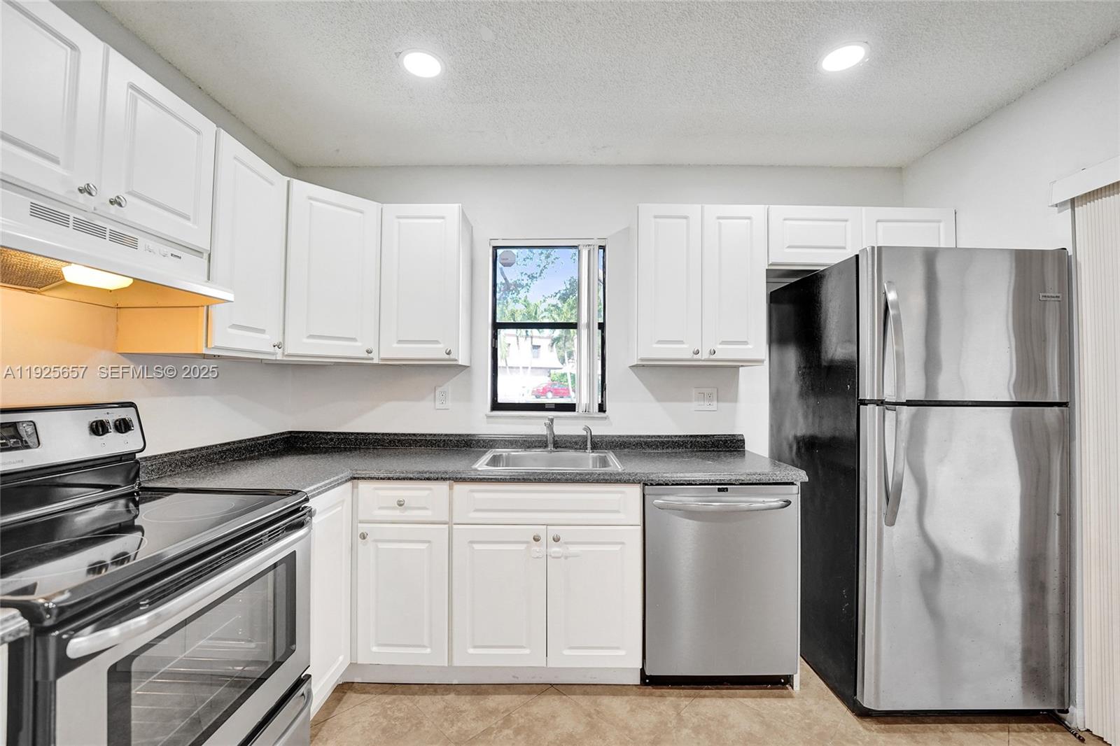 CHATEAU ON THE KNOLL - Residential Lease