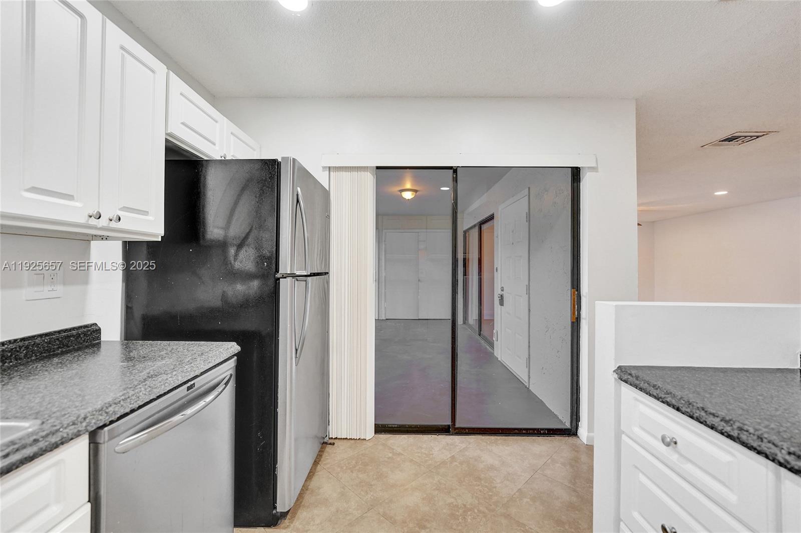 CHATEAU ON THE KNOLL - Residential Lease