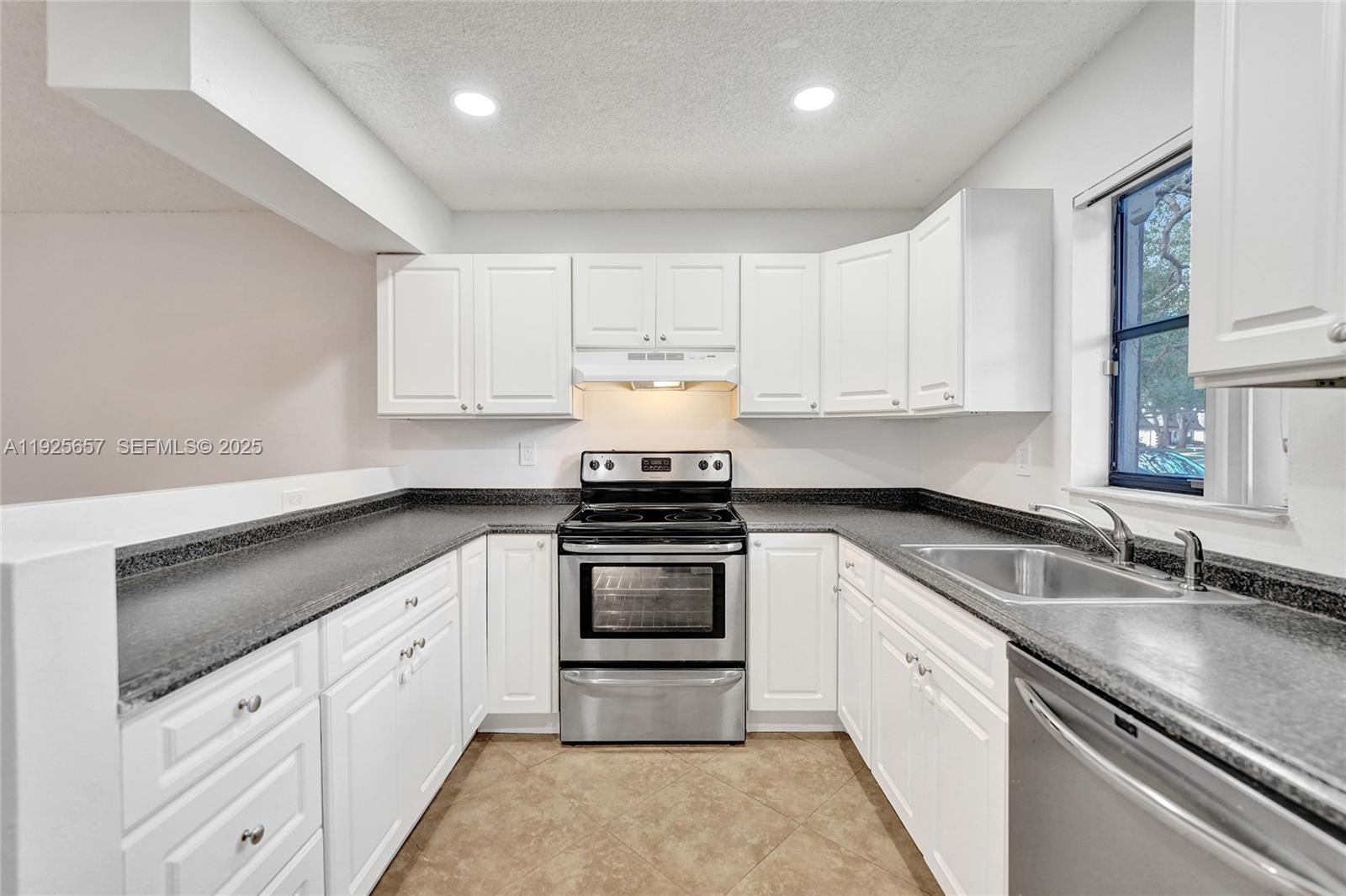 CHATEAU ON THE KNOLL - Residential Lease