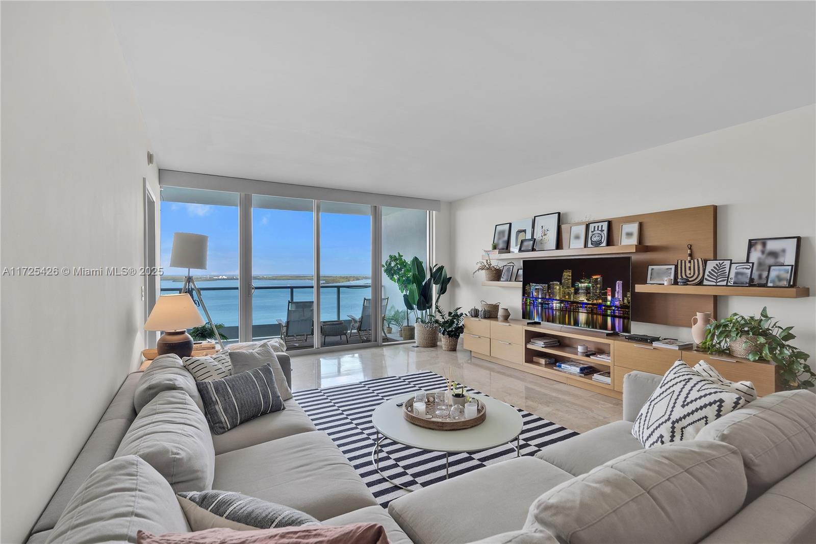 Property for Sale at 1331 Brickell Bay Dr 2007, Miami, Broward County, Florida - Bedrooms: 3 
Bathrooms: 3  - $2,700,000
