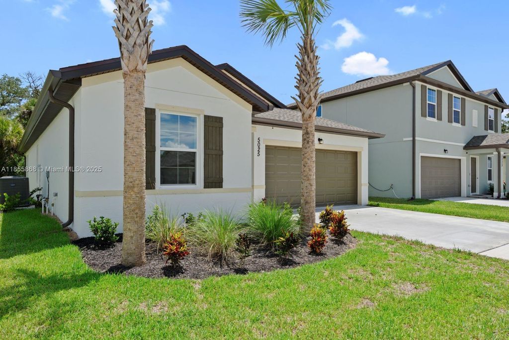 Photo of 5025 Armina Pl #122, Fort Pierce, FL 34951 (MLS # A11855868)