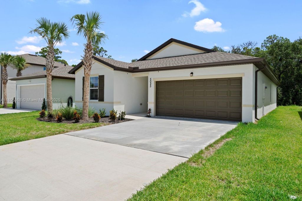 Photo of 5025 Armina Pl #122, Fort Pierce, FL 34951 (MLS # A11855868)