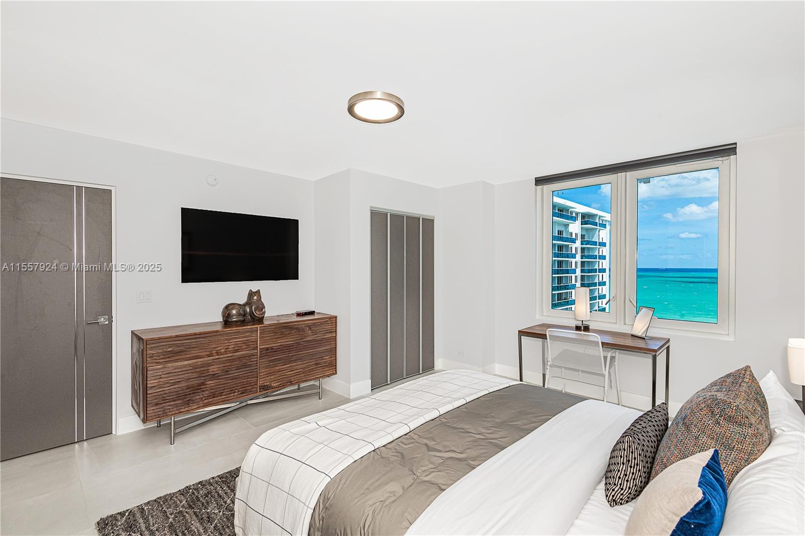 RONEY PALACE CONDO - Residential Lease