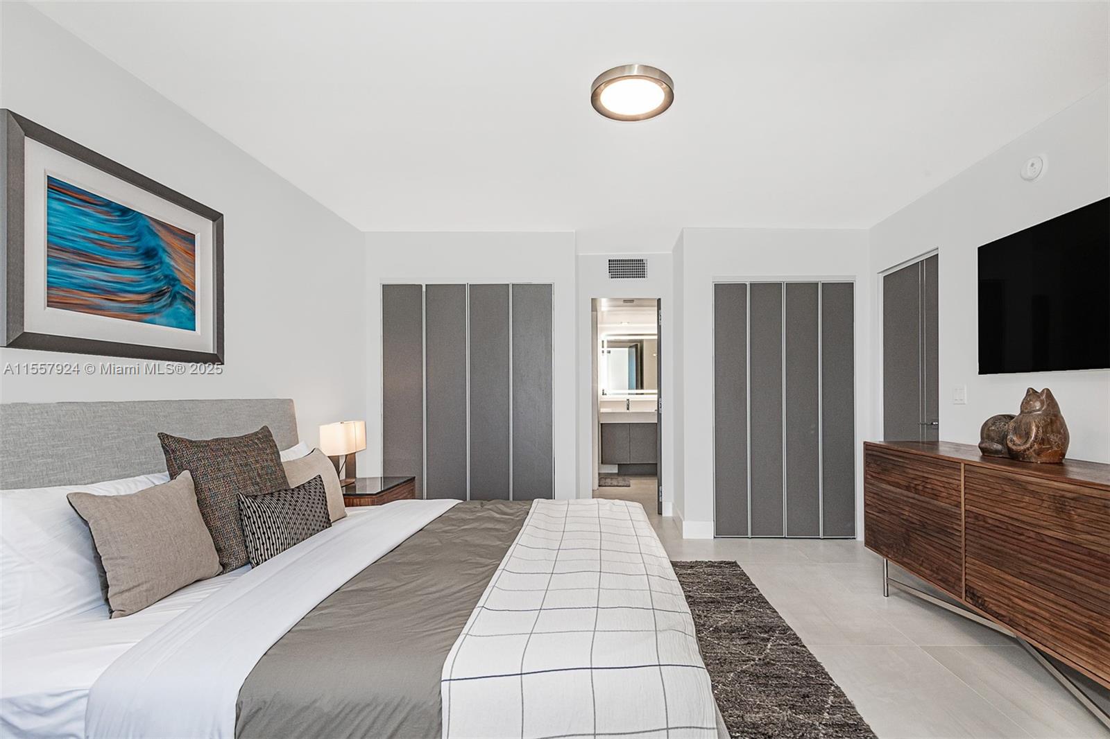 RONEY PALACE CONDO - Residential Lease