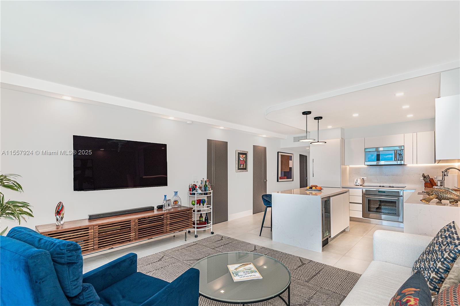 RONEY PALACE CONDO - Residential Lease