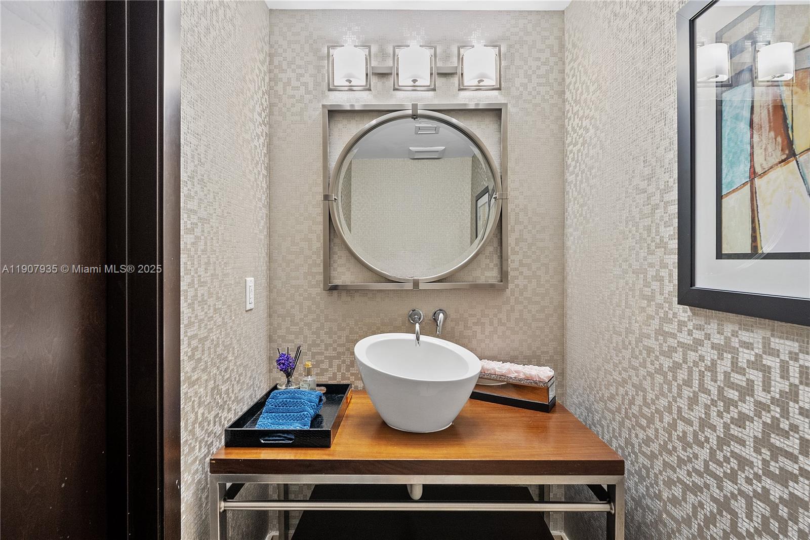 SAYAN CONDO - Residential